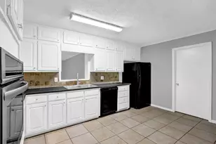 1724 Rhonda Ln, Stone Mountain, GA 30087 - Photo 14