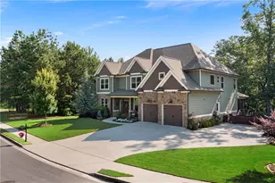 4 Bluff Ct, Cartersville, GA 30120 - Photo 2