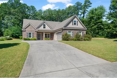 902 Edgewater Drive, Loganville, GA 30052 - Photo 2
