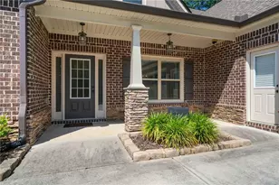 902 Edgewater Dr, Loganville, GA 30052 - Photo 4