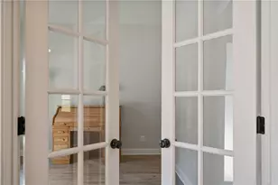 902 Edgewater Dr, Loganville, GA 30052 - Photo 12