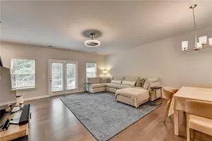 2719 Hedgeway Cir, Kennesaw, GA 30144 - Photo 6