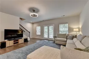 2719 Hedgeway Cir, Kennesaw, GA 30144 - Photo 8