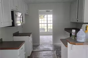 1090 Chapel Hill Dr SE, Lawrenceville, GA 30045 - Photo 10