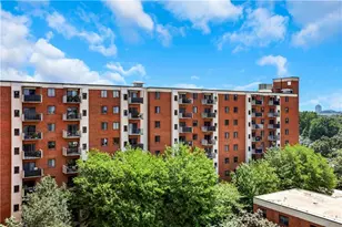 300 Johnson Ferry Road NE, Sandy Springs, GA 30328 - Photo 2