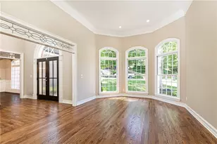 9360 Nesbit Lakes Dr, Alpharetta, GA 30022 - Photo 6