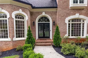 9360 Nesbit Lakes Dr, Alpharetta, GA 30022 - Photo 2