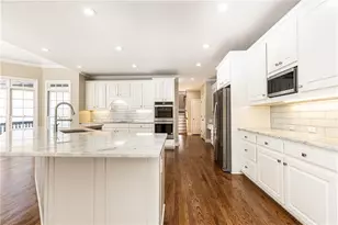 9360 Nesbit Lakes Dr, Alpharetta, GA 30022 - Photo 14