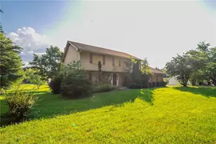 405 Fairfield Cir, Fayetteville, GA 30214 - Photo 2