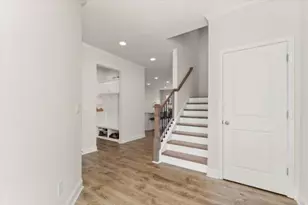 350 Hayden Cir, Woodstock, GA 30189 - Photo 2