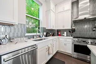 597 Broadview Pl NE, Atlanta, GA 30324 - Photo 6