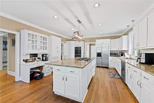 105 Grogans Lake Dr, Atlanta, GA 30350 - Photo 6