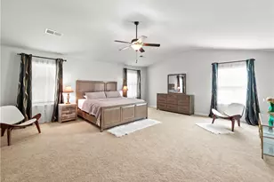 1025 Lakehaven Ln, Loganville, GA 30052 - Photo 10