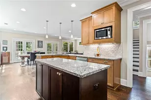 2292 Pembrook Pl NE, Atlanta, GA 30324 - Photo 12