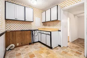 1750 Lisbon Dr SW, Atlanta, GA 30310 - Photo 8