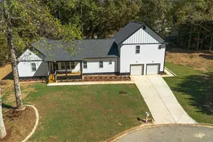 1063 Chapman Ln, Stone Mountain, GA 30088 - Photo 2