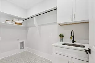 1090 Larosa Dr, Lawrenceville, GA 30043 - Photo 20