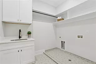 1090 Larosa Dr, Lawrenceville, GA 30043 - Photo 34