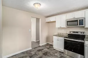 2039 Raintree, Lithonia, GA 30058 - Photo 16