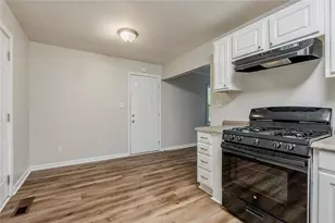 3633 Bunker Hill Dr SW, Atlanta, GA 30331 - Photo 10