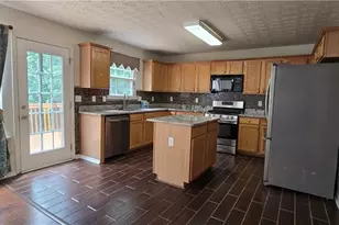 3811 Roxfield Dr, Buford, GA 30518 - Photo 4