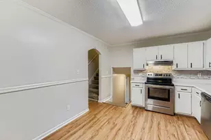 5455 Red Berry Ln SW, Atlanta, GA 30331 - Photo 10