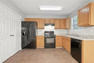 6384 Stonebridge Creek Ln, Lithonia, GA 30058 - Photo 10