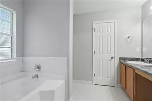 6384 Stonebridge Creek Ln, Lithonia, GA 30058 - Photo 20