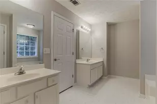 6001 Devonshire Dr, Flowery Branch, GA 30542 - Photo 24