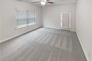 6271 Hickory Ln Cir, Union City, GA 30291 - Photo 10