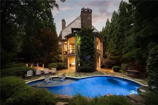 4136 N Stratford Rd NE, Atlanta, GA 30342 - Photo 2