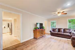 1870 Shady Creek Ln, Lawrenceville, GA 30043 - Photo 12