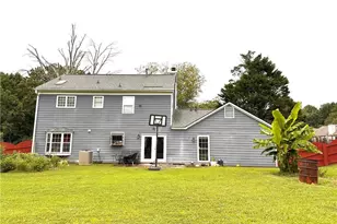 1401 Dorchester Dr, Lawrenceville, GA 30043 - Photo 4