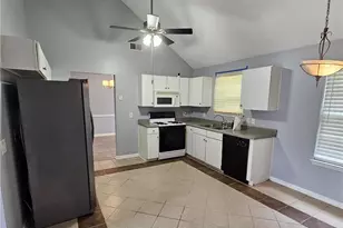 310 Pecan Wood Cir, Fairburn, GA 30213 - Photo 4