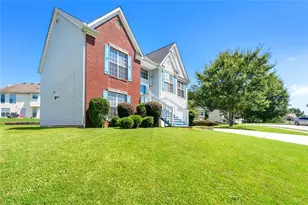 1241 Creekview Cir, Riverdale, GA 30296 - Photo 2