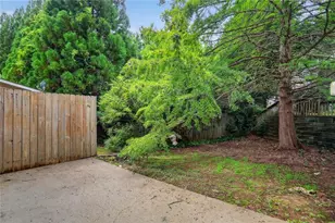 785 SW Celeste Ln SW, Atlanta, GA 30331 - Photo 16