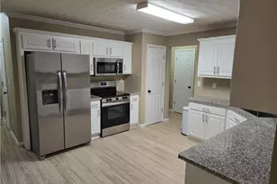 7001 Greenridge Dr, Loganville, GA 30052 - Photo 14