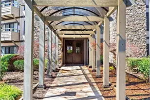 1214 Highland Bluff Dr S E, Atlanta, GA 30339 - Photo 2