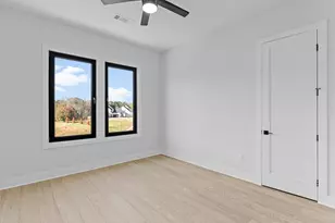 555 Versailles Dr, Auburn, GA 30011 - Photo 36