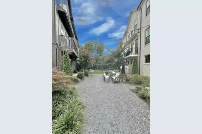 192 Chestnut Circle, Atlanta, GA 30342 - Photo 14