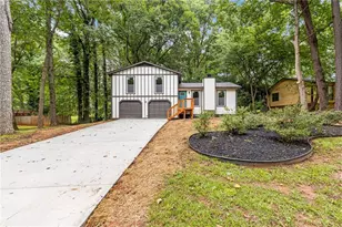 1097 Wildwood Ln, Lawrenceville, GA 30046 - Photo 2