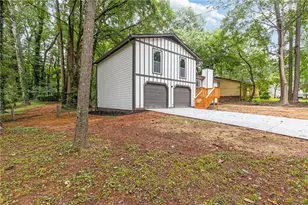 1097 Wildwood Ln, Lawrenceville, GA 30046 - Photo 4
