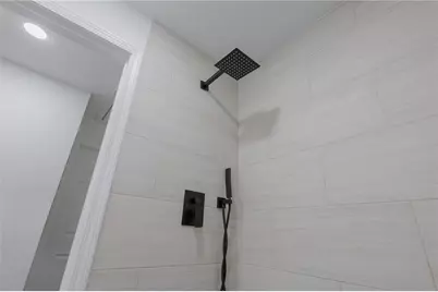 5207 Dixie Lake Road, Union City, GA 30291 - Photo 14