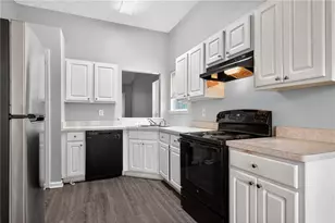 5470 Twin Lakes Dr, Atlanta, GA 30349 - Photo 6