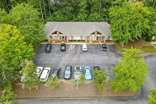 11285 Elkins Rd, Roswell, GA 30076 - Photo 4