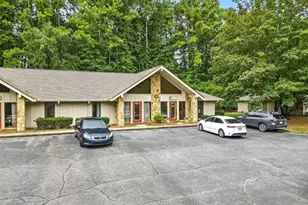 11285 Elkins Rd, Roswell, GA 30076 - Photo 4