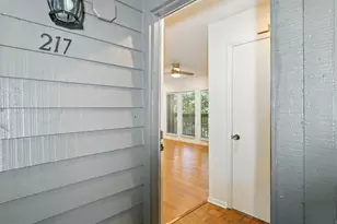 217 Tuxworth Cir, Decatur, GA 30033 - Photo 2