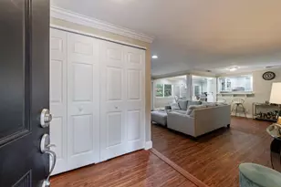 44 Dunwoody Springs Dr, Atlanta, GA 30328 - Photo 2
