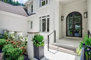 4526 Peachtree Dunwoody Rd, Atlanta, GA 30342 - Photo 4