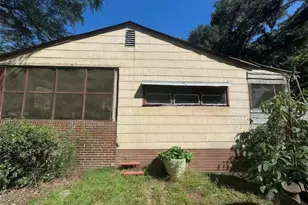 1075 Cato St NW, Atlanta, GA 30318 - Photo 4